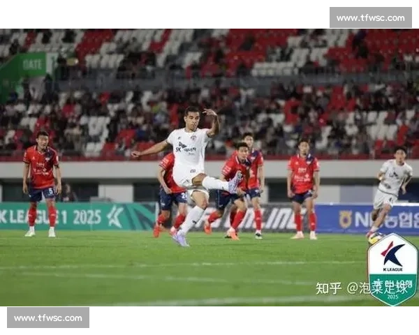 全晋旴蝉联 K1 月最佳:7 场 5 球 1 助助全北稳居榜首 全晋旴蝉联 K1 月最佳:7 场 5 球 1 助助全北稳居榜首